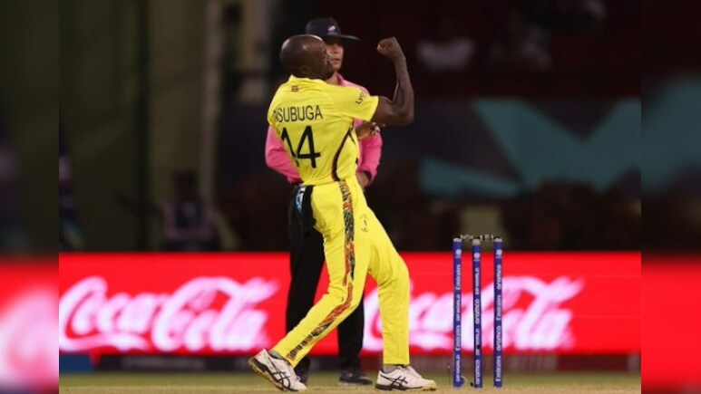 T20 वर्ल्ड कप में युगांडा के 43 साल के गेंदबाज ने रचा इतिहास, ऐसा कर विश्व क्रिकेट में मचाई खलबली