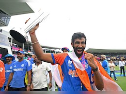 Jasprit Bumrah: 'प्लेयर ऑफ द टूर्नामेंट' बने जसप्रीत बुमराह ने पत्नि संजना गणेशन को दिया इंटरव्यू, वीडियो हुआ वायरल Jasprit Bumrah: 'प्लेयर ऑफ द टूर्नामेंट' बने जसप्रीत बुमराह ने पत्नि संजना गणेशन को दिया इंटरव्यू, वीडियो हुआ वायरल