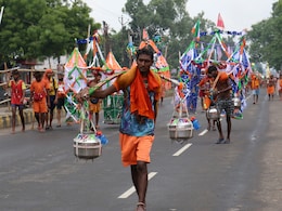कांवड़ यात्रा नेमप्लेट विवाद: सुप्रीम कोर्ट का QR कोड मुद्दे पर दखल देने से इनकार कांवड़ यात्रा नेमप्लेट विवाद: सुप्रीम कोर्ट का QR कोड मुद्दे पर दखल देने से इनकार