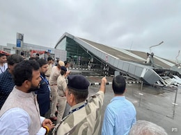 दिल्ली में हुए हादसे से एयरपोर्ट कर्मचारी चिंतित, देश के सारे हवाई अड्डों का सेफ्टी ऑडिट कराने की मांग दिल्ली में हुए हादसे से एयरपोर्ट कर्मचारी चिंतित, देश के सारे हवाई अड्डों का सेफ्टी ऑडिट कराने की मांग