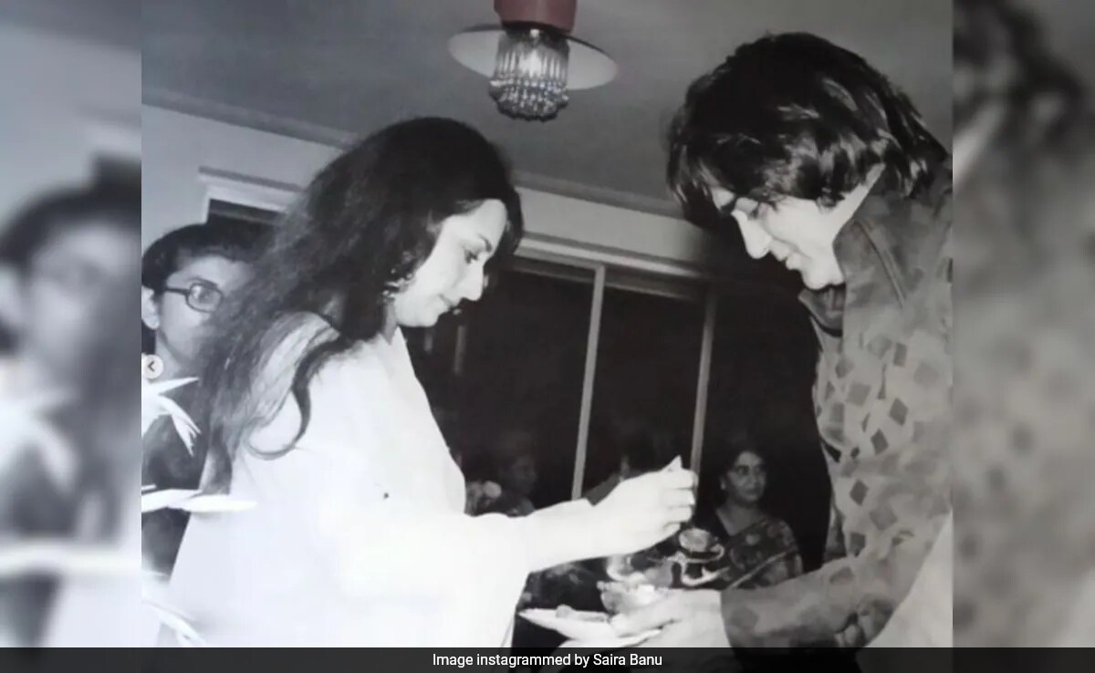 When Sunil Dutt Teased Saira Banu By Asking For A "Plate Of <i>Achchi Pyaaz</i>" Before Doing A Romantic Scene