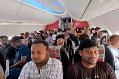 Delhi-Darbhanga Passengers Made To Wait Inside SpiceJet Plane Without AC For Over An Hour Delhi-Darbhanga Passengers Made To Wait Inside SpiceJet Plane Without AC For Over An Hour