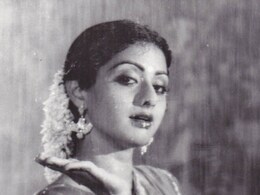 श्रीदेवी ने जब की थी वैजयंती माला की नकल, फैन्स बोले- उनके लिए कुछ नामुमकिन नहीं श्रीदेवी ने जब की थी वैजयंती माला की नकल, फैन्स बोले- उनके लिए कुछ नामुमकिन नहीं