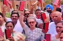 Opposition Protest Outside Parliament: संसद सत्र के पहले ही दिन विपक्ष ने क्यों किया हंगामा Opposition Protest Outside Parliament: संसद सत्र के पहले ही दिन विपक्ष ने क्यों किया हंगामा