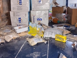 Blinkit के वेयरहाउस पर पड़ा छापा, मिला एक्पायरी सामान, देखें पोस्ट Blinkit के वेयरहाउस पर पड़ा छापा, मिला एक्पायरी सामान, देखें पोस्ट