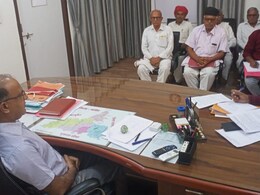 10 जून से प्रस्तावित किसानों का महापड़ाव स्थगित, प्रशासन ने एक महीने में भुगतान का दिया आश्वासन