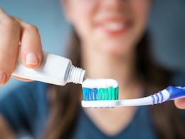 Toothbrush Care Tips: कितने दिनों में बदल देना चाहिए टूथब्रश? जान लीजिये आपके काम की बात Toothbrush Care Tips: कितने दिनों में बदल देना चाहिए टूथब्रश? जान लीजिये आपके काम की बात