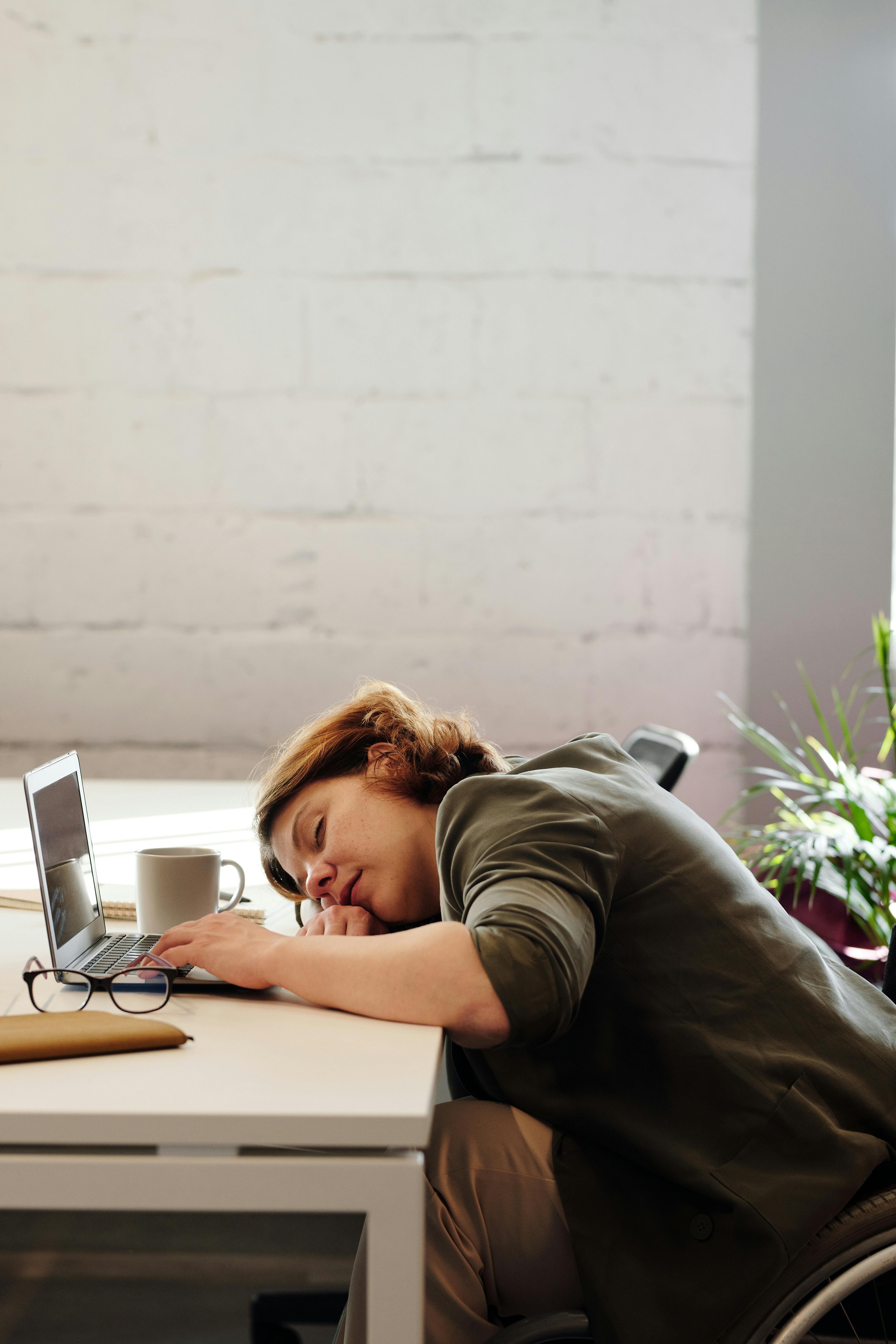 Feeling Sleepy After Lunch? Nutritionist Shares Simple Food-Order Fix