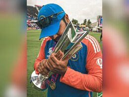 विश्व विजेता कप्तान बनने के साथ ही रोहित शर्मा ने T20I में वर्ल्ड रिकॉर्ड बनाकर मचाई खलबली विश्व विजेता कप्तान बनने के साथ ही रोहित शर्मा ने T20I में वर्ल्ड रिकॉर्ड बनाकर मचाई खलबली