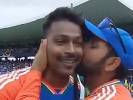 Rohit Sharma: रोहित शर्मा ने हार्दिक पंड्या को किया KISS, सोशल मीडिया पर वीडियो वायरल