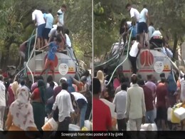 दिल्ली में पानी के लिए मारामारी! चलते पानी के टैंकर पर चढ़े लोग, वायरल Video देख यूजर्स बोले- यह है राजधानी का हाल... दिल्ली में पानी के लिए मारामारी! चलते पानी के टैंकर पर चढ़े लोग, वायरल Video देख यूजर्स बोले- यह है राजधानी का हाल...