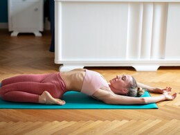 योगा एक्सपर्ट से जानिए 1 मिनट में 'हीरो पोज' करने के 6 बड़े फायदे, हाजमा हो जाएगा ठीक