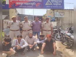 Rajasthan: फर्जी बैंक खाते बनाकर की करोड़ों की हेरा-फेरी, बायोमैट्रिक मशीन, 34 सिम, 32 क्रेडिट-डेबिट कार्ड के साथ पांच गिरफ्तार Rajasthan: फर्जी बैंक खाते बनाकर की करोड़ों की हेरा-फेरी, बायोमैट्रिक मशीन, 34 सिम, 32 क्रेडिट-डेबिट कार्ड के साथ पांच गिरफ्तार