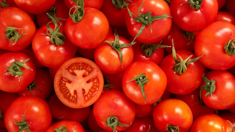 From Tomatoes To Pomegranates: Nutritionist Lists Top Anti-Ageing Foods