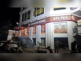 दिल्ली के बर्गर किंग में मर्डर, 15 राउंड फायरिंग कर आराम से फरार हुए हमलावर