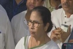 Kanchanjunga Express Train Accident: हादसे को लेकर सरकार पर बरसीं West Bengal CM Mamata Banerjee Kanchanjunga Express Train Accident: हादसे को लेकर सरकार पर बरसीं West Bengal CM Mamata Banerjee