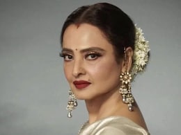 जब ऋषि कपूर और नीतू कपूर की शादी में सफेद सिल्क की साड़ी पहन पहुंची थीं रेखा, 44 साल पुरानी तस्वीर में खूबसूरती देख फैंस नहीं हटा पा रहे नजरें जब ऋषि कपूर और नीतू कपूर की शादी में सफेद सिल्क की साड़ी पहन पहुंची थीं रेखा, 44 साल पुरानी तस्वीर में खूबसूरती देख फैंस नहीं हटा पा रहे नजरें