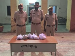नहीं थम रही पाकिस्तान से ड्रग और वेपन की सप्लाई, राजस्थान पुलिस ने फिर बरामद की 10 करोड़ की हेरोइन नहीं थम रही पाकिस्तान से ड्रग और वेपन की सप्लाई, राजस्थान पुलिस ने फिर बरामद की 10 करोड़ की हेरोइन