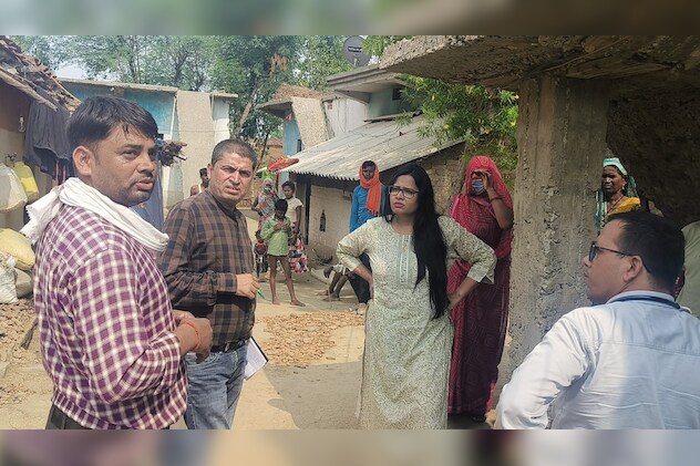 रामनगर एसडीएम डॉ. आरती सिंह, बीएमओ डॉ आलोक अवधिया और जिले के डॉक्टर प्रदीप गौतम मौके पर पहुंचे . रामनगर एसडीएम डॉ. आरती सिंह, बीएमओ डॉ आलोक अवधिया और जिले के डॉक्टर प्रदीप गौतम मौके पर पहुंचे .