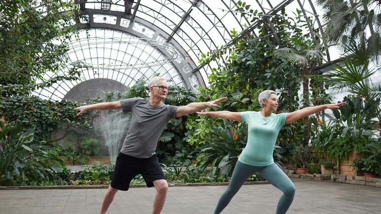 फिट रहने वालों के लिए Amazon का बंपर ऑफर, 399 रुपये से भी कम में खरीदें योगा मैट और एक्सेसरीज़