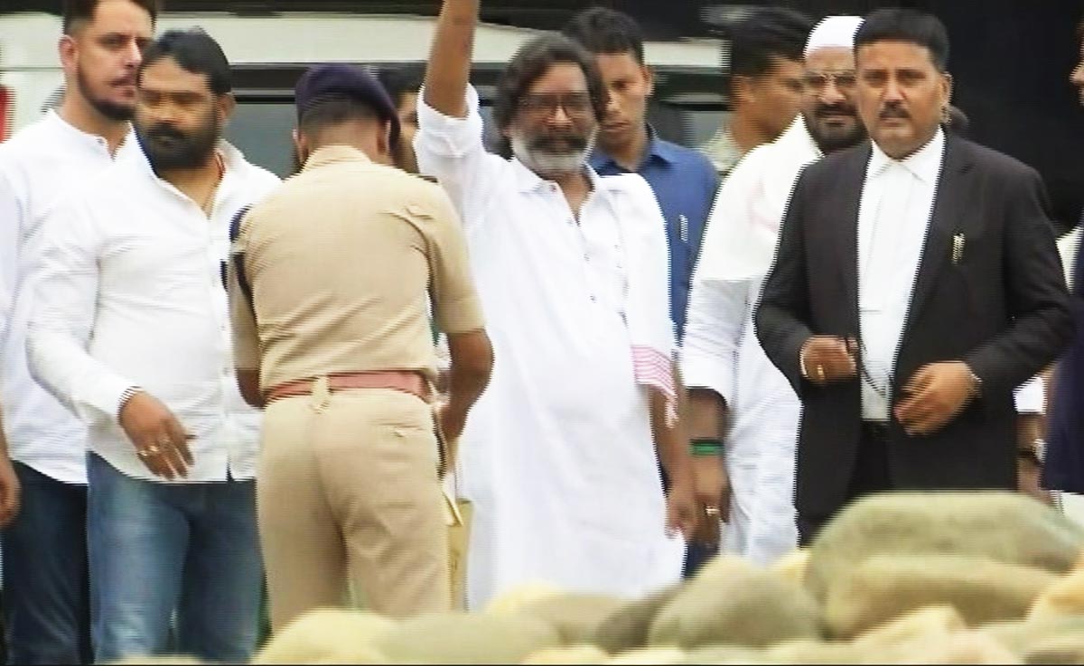 "No Direct Involvement...": Hemant Soren Gets Bail In Land Scam Case