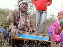 बुजुर्ग जोड़े ने खेत में बैठकर गाया सावन का महीना गाना, वीडियो देख लोग बोले- ऐसे टैलेंट को स्टूडियो की जरूरत नहीं बुजुर्ग जोड़े ने खेत में बैठकर गाया सावन का महीना गाना, वीडियो देख लोग बोले- ऐसे टैलेंट को स्टूडियो की जरूरत नहीं