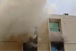 जीवाजी यूनिवर्सिटी में भीषण आग दूर से दिख रहा धुएं का गुबार