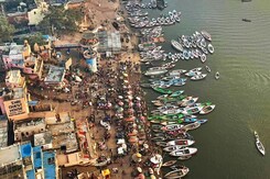 वाराणसी में भारी गर्मी के बीच गंगा का जलस्तर घटने से पानी के सप्लाई पर असर