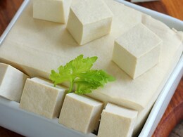 कहीं आप भी तो नहीं खा रहे हैं नकली पनीर, इन 2 तरीकों से करें असली पनीर की पहचान कहीं आप भी तो नहीं खा रहे हैं नकली पनीर, इन 2 तरीकों से करें असली पनीर की पहचान