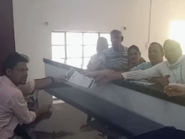 नबालिग से गैंगरेप मामला: ईनाम घोषित होने के बाद भी पुलिस की पहुंच से दूर आरोपी, सामाजिक संगठनों में रोष; 7 दिन का दिया अल्टिमेटम नबालिग से गैंगरेप मामला: ईनाम घोषित होने के बाद भी पुलिस की पहुंच से दूर आरोपी, सामाजिक संगठनों में रोष; 7 दिन का दिया अल्टिमेटम