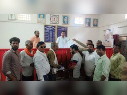 CG News: रेत तस्कर बने जान के दुश्मन, ग्रामीणों के सब्र का टूटा बांध तो खोल दी पोल CG News: रेत तस्कर बने जान के दुश्मन, ग्रामीणों के सब्र का टूटा बांध तो खोल दी पोल