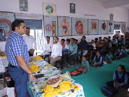 कलेक्टर बने टीचर !&nbsp;बच्चों को पढ़ाया जीवन में सफल होने का पाठ