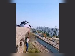 NDTVच्या बातमीची दखल, 'त्या' धोकादायक व्हिडिओ प्रकरणी गुन्हा दाखल; अज्ञात तरुण-तरुणीचा शोध सुरू 