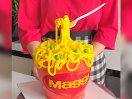 क्या आपने खाया है कभी "मैगी केक", बेकर ने बहुत ही क्रिएटिव तरीके से किया तैयार इंटरनेट पर हुआ वायरल क्या आपने खाया है कभी "मैगी केक", बेकर ने बहुत ही क्रिएटिव तरीके से किया तैयार इंटरनेट पर हुआ वायरल