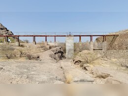 Rajasthan: 16 साल से बंजर पड़ा बाड़मेर का मेली बांध, अवैध खनन और अतिक्रमण से नहीं हो रहा जल का ठहराव Rajasthan: 16 साल से बंजर पड़ा बाड़मेर का मेली बांध, अवैध खनन और अतिक्रमण से नहीं हो रहा जल का ठहराव