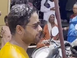 गर्मी से बचने के लिए शख्स ने लगाया तगड़ा जुगाड़, स्कूटी पर लगाया शॉवर, देख लोग बोले- ये तो रामबाण उपाय है गर्मी से बचने के लिए शख्स ने लगाया तगड़ा जुगाड़, स्कूटी पर लगाया शॉवर, देख लोग बोले- ये तो रामबाण उपाय है