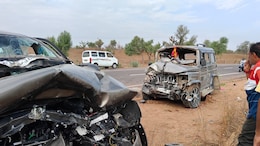 Accident in Rajasthan: खाटूश्याम जी और सालासर से दर्शन कर लौट रही कारों की आमने- सामने भिड़ंत, 2 लोगों की मौत 15 घायल