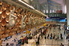 Bomb Threat: कई Airports को बम से उड़ाने की धमकी निकली अफवाह Bomb Threat: कई Airports को बम से उड़ाने की धमकी निकली अफवाह