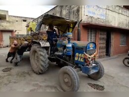 कूड़ा ढ़ोने वाले ट्रैक्टर में लाश लेकर श्मशान पहुंची पुलिस, वीडियो वायरल होने पर एक्शन में डीएम  कूड़ा ढ़ोने वाले ट्रैक्टर में लाश लेकर श्मशान पहुंची पुलिस, वीडियो वायरल होने पर एक्शन में डीएम