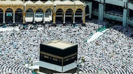 Hajj 2025: अगर आप हज करने जा रहे हैं तो इन नियमों की ले लें पूरी जानकारी, वरना भरना पड़ सकता है 4.5 लाख रुपये जुर्माना