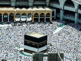 Hajj 2025: अगर आप हज करने जा रहे हैं तो इन नियमों की ले लें पूरी जानकारी, वरना भरना पड़ सकता है 4.5 लाख रुपये जुर्माना