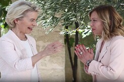 'Namaste'! This Is How Italian PM Meloni Greeted EU President Ursula In Indian Style 'Namaste'! This Is How Italian PM Meloni Greeted EU President Ursula In Indian Style