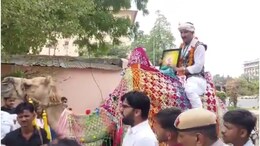 Rajasthan Politics: ऊंट पर बैठकर संसद पहुंचे राजकुमार रोत को पुलिस ने गेट पर रोका, नहीं दिया प्रवेश