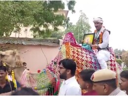 Rajasthan Politics: ऊंट पर बैठकर संसद पहुंचे राजकुमार रोत को पुलिस ने गेट पर रोका, नहीं दिया प्रवेश Rajasthan Politics: ऊंट पर बैठकर संसद पहुंचे राजकुमार रोत को पुलिस ने गेट पर रोका, नहीं दिया प्रवेश