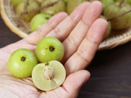 Amla Recipes: मुंह की बदबू और अपच से मिनटों में छुटकारा दिला सकती है आंवला से बनी ये चीज, नोट कर लें आसान रेसिपी Amla Recipes: मुंह की बदबू और अपच से मिनटों में छुटकारा दिला सकती है आंवला से बनी ये चीज, नोट कर लें आसान रेसिपी