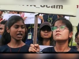 नीट से जुड़ा एक और केस सीबीआई को किया जा सकता है ट्रांसफर, जानें क्या है पूरा मामला नीट से जुड़ा एक और केस सीबीआई को किया जा सकता है ट्रांसफर, जानें क्या है पूरा मामला