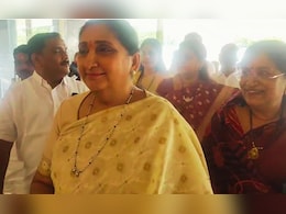 राज्यसभेवर सुनेत्रा पवारांची बिनविरोध निवड, बारामतीत कार्यकर्त्यांचा जल्लोष राज्यसभेवर सुनेत्रा पवारांची बिनविरोध निवड, बारामतीत कार्यकर्त्यांचा जल्लोष