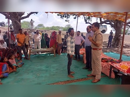 अलीराजपुर के आदिवासी गांवों में हुई खाट पंचायत, कलेक्टर-एसपी ने सुनी जन समस्याएं, लोगों को किया जागरूक अलीराजपुर के आदिवासी गांवों में हुई खाट पंचायत, कलेक्टर-एसपी ने सुनी जन समस्याएं, लोगों को किया जागरूक