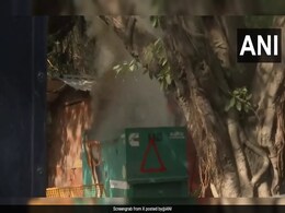 Fire Erupts At Generator Near AAP Office On Rouse Avenue Road In Delhi Fire Erupts At Generator Near AAP Office On Rouse Avenue Road In Delhi