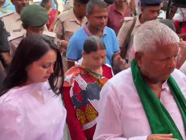Lalu Prasad, Rabri Devi Cast Vote In Patna
